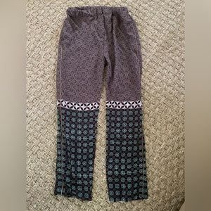 Women’s summer pants, never worn, cool pattern